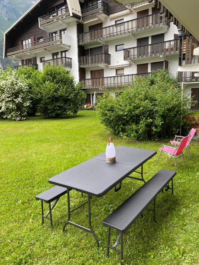 Appartement Style Chalet Avec Grande Terrasse Et Parking Prive Chamonix Exterior foto